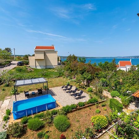 Novigrad  Apartment Sea And Mountain With Pool الغرفة الصورة