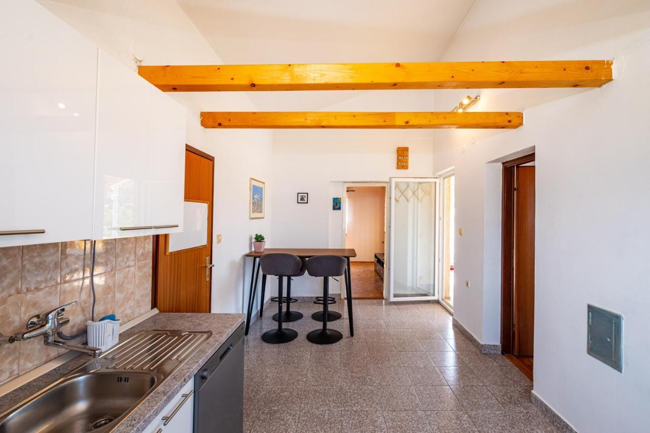 Novigrad  Apartment Sea And Mountain With Pool الغرفة الصورة