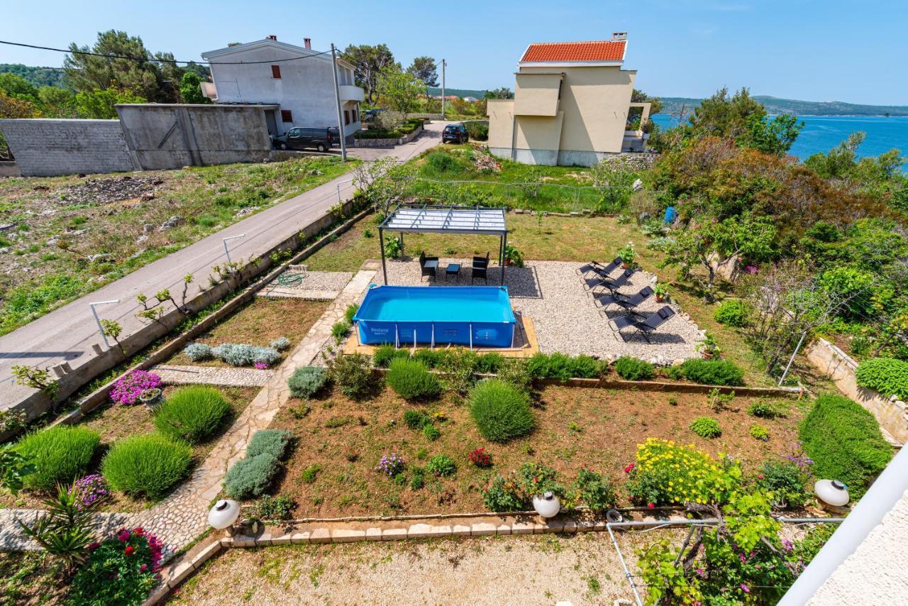Novigrad  Apartment Sea And Mountain With Pool الغرفة الصورة