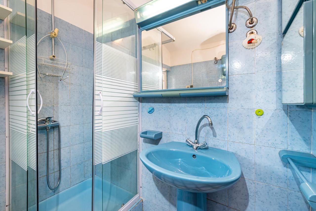 Novigrad  Apartment Sea And Mountain With Pool الغرفة الصورة