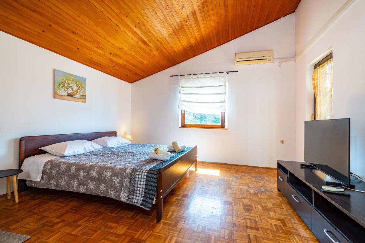 Novigrad  Apartment Sea And Mountain With Pool الغرفة الصورة