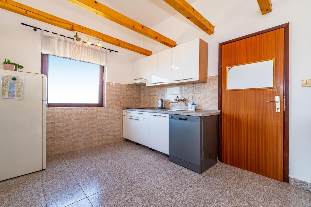 Novigrad  Apartment Sea And Mountain With Pool الغرفة الصورة