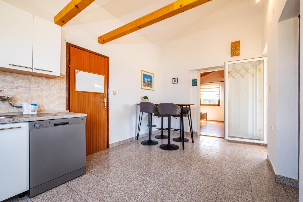 Novigrad  Apartment Sea And Mountain With Pool الغرفة الصورة