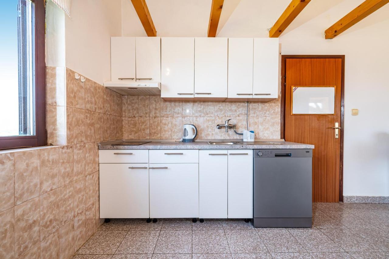 Novigrad  Apartment Sea And Mountain With Pool الغرفة الصورة