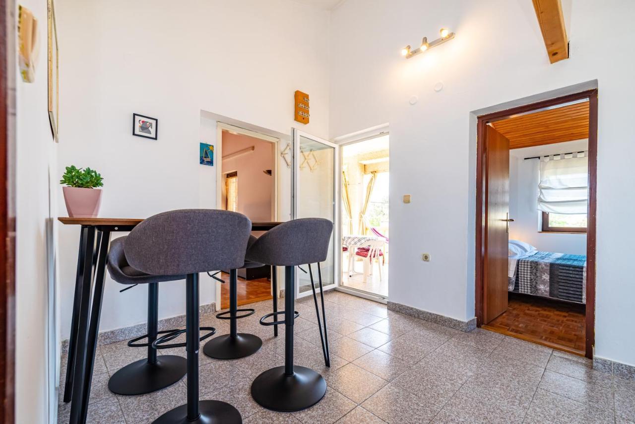 Novigrad  Apartment Sea And Mountain With Pool الغرفة الصورة