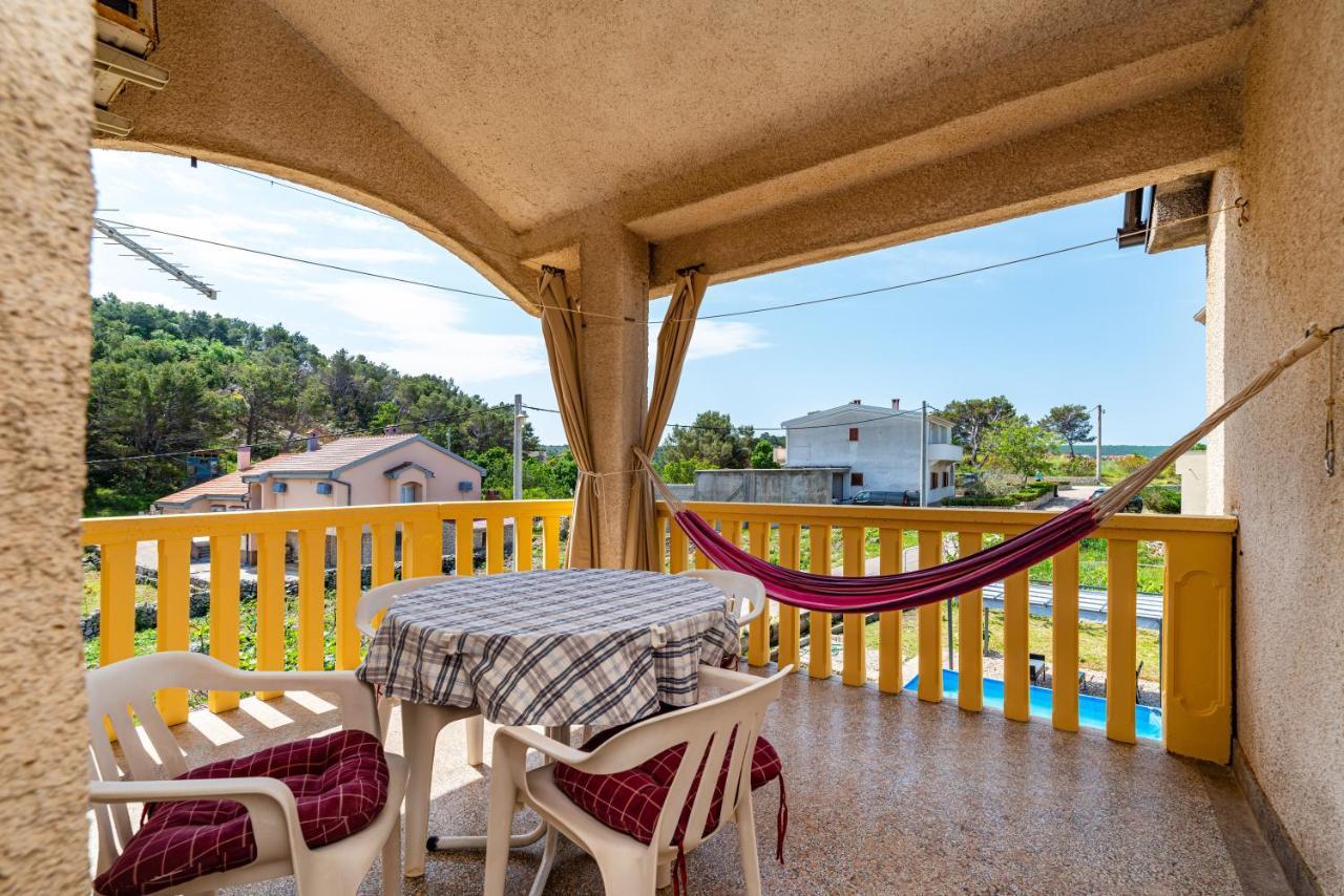 Novigrad  Apartment Sea And Mountain With Pool الغرفة الصورة