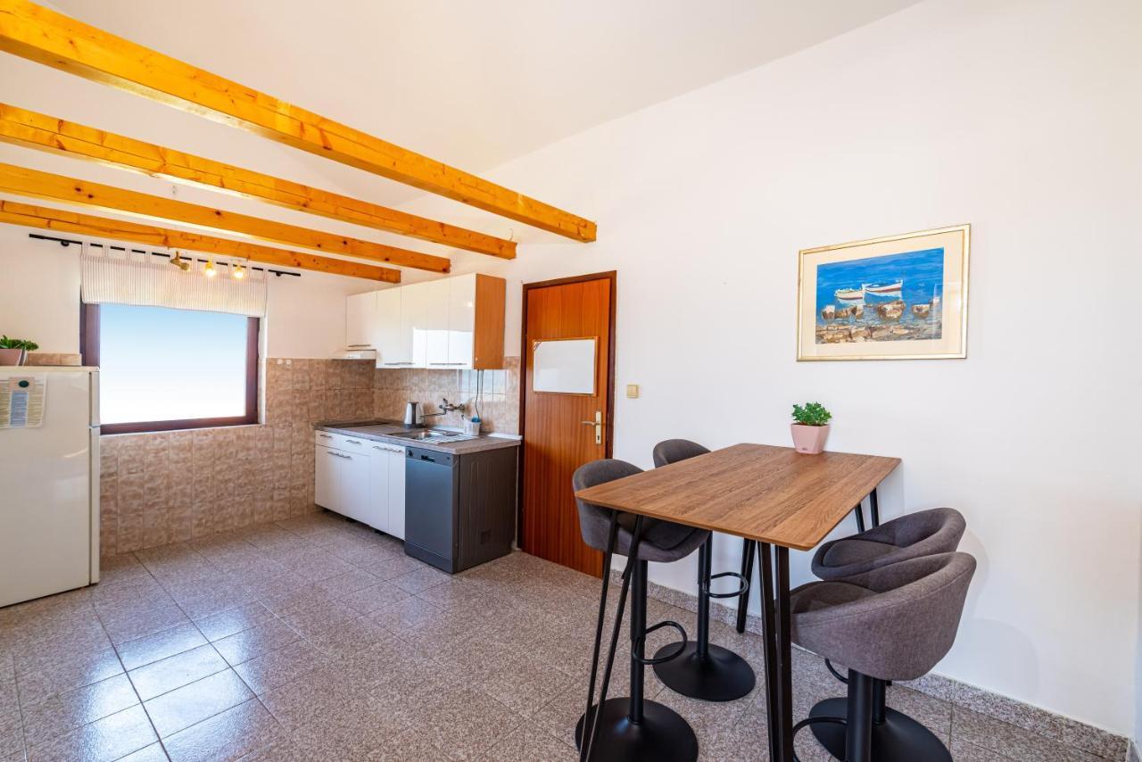 Novigrad  Apartment Sea And Mountain With Pool المظهر الخارجي الصورة