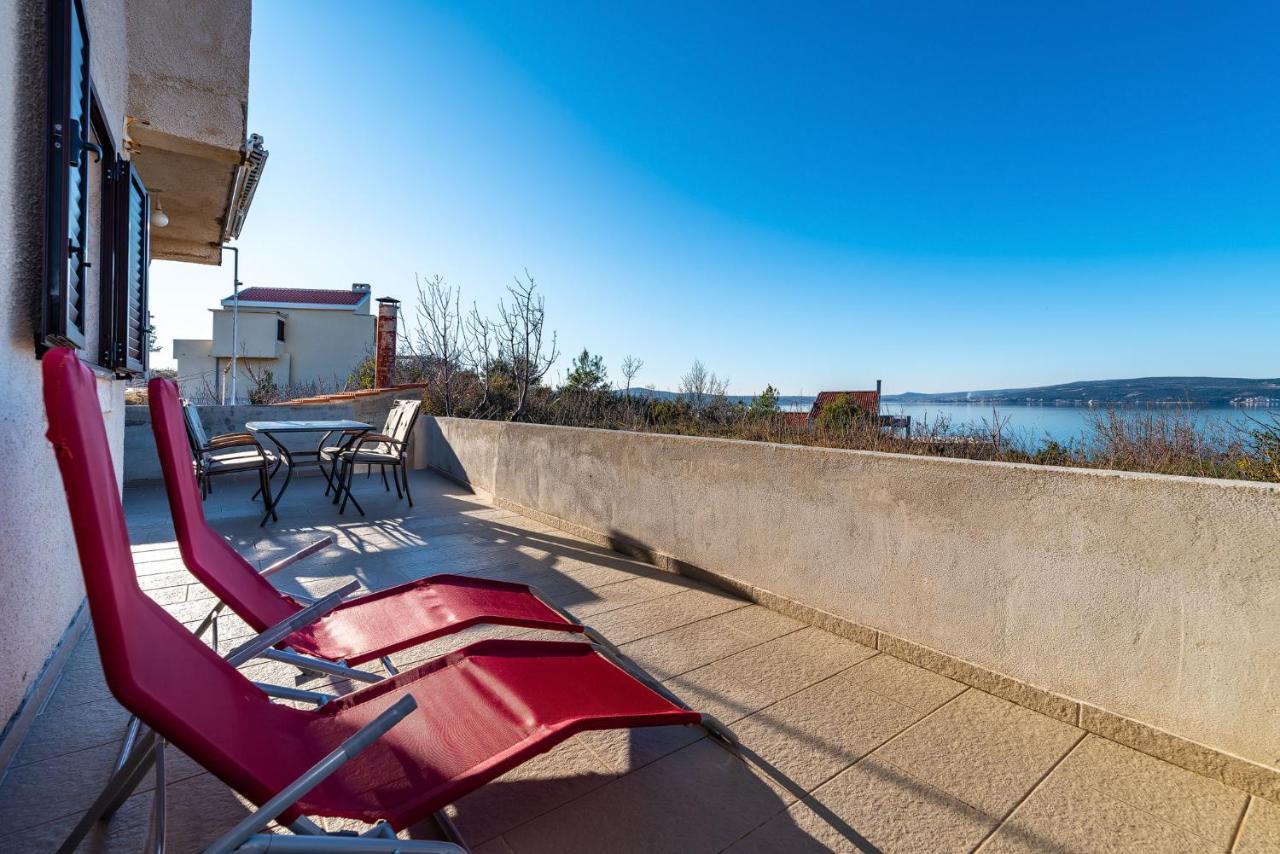 Novigrad  Apartment Sea And Mountain With Pool المظهر الخارجي الصورة